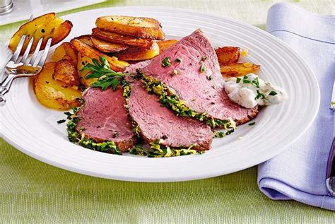 Kräuter Roastbeef mit Remoulade und Bratkartoffeln Rezept LECKER