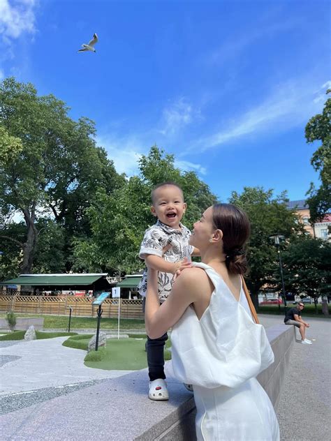 Các hot mom Việt cho con đi du lịch từ bé
