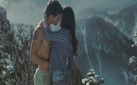 Bella and Jacob HOT Kiss!! - Jacob and Bella Image (17868438) - Fanpop