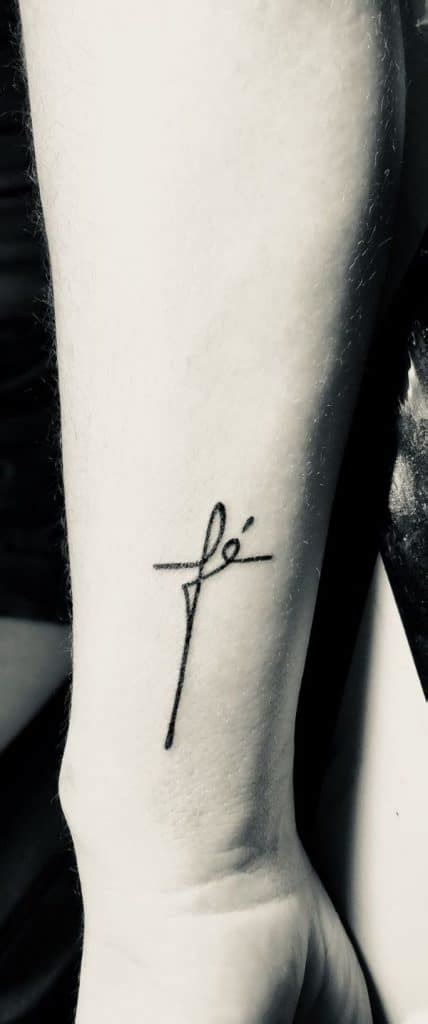 Estilos En Tatuajes De Cruz De Fe Y Protecci N