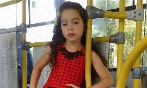 Menina De Sete Anos Morre Após Fazer Desafio Do Desodorante