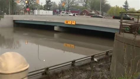 Metro Detroit Continues To Deal With Sever Flooding Youtube