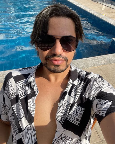 Ame o seu corpo. Ame os seus momentos. Seja feliz com a sua própria