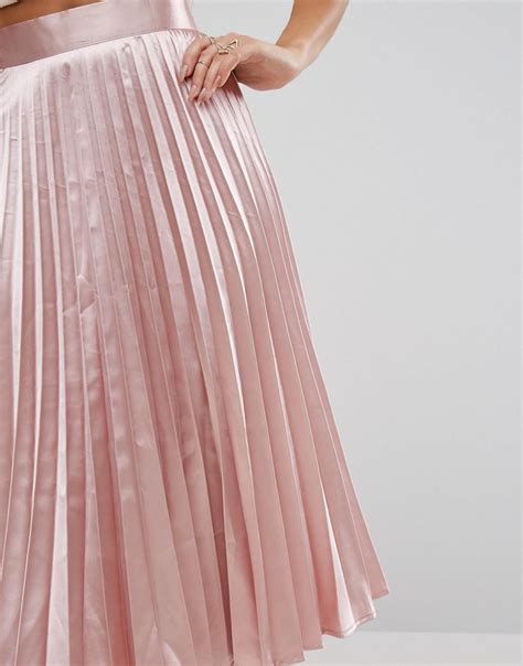 Prettylittlething Satin Pleated Skirt In Pink Lyst