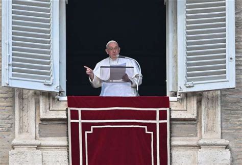 El papa Francisco pide poner fin a los actos de violencia en Perú