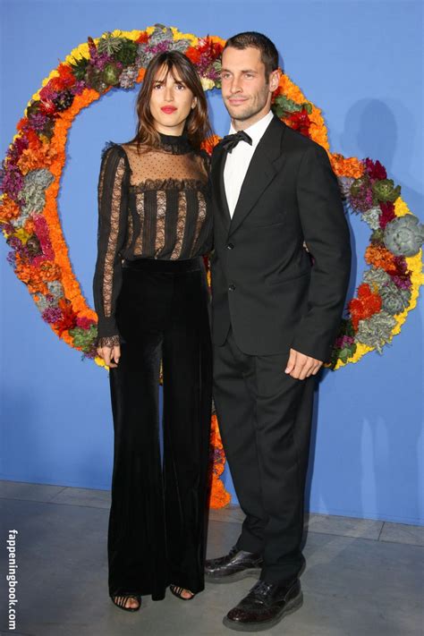 Jeanne Damas Nude OnlyFans Leaks Fappening FappeningBook