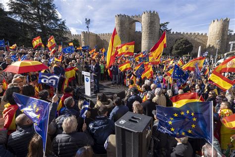 4 000 abulenses se echan a la calle en defensa de España Noticias