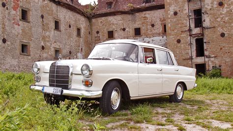 Mercedes Benz W110 230: Back on the Road again. - Sternwarter