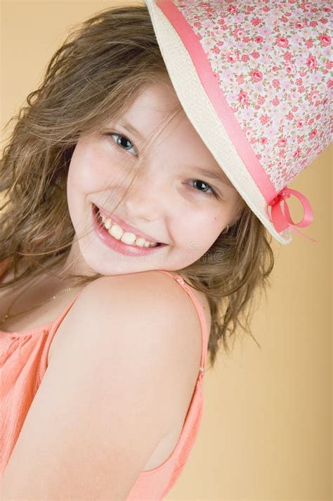 Portrait Dune Fille De 8 Ans Image Stock Image Du Beau Sourire