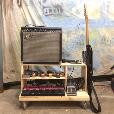 Mobile guitar amp and pedal board made by Jason Way. | Gitarre