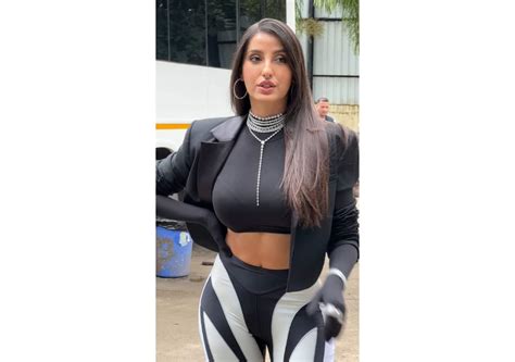 Nora Fatehi Flaunted Her Figure Wearing A Crop Top Seeing The Pants Of