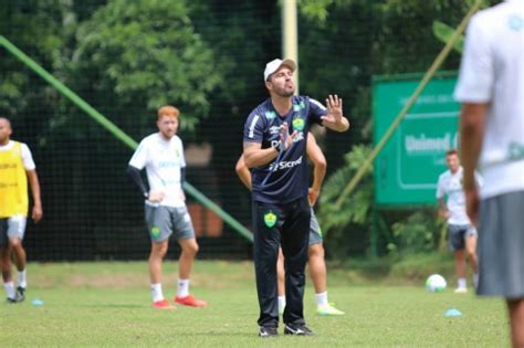 Cuiabá acerta a contratação do técnico Allan Aal para sequência da