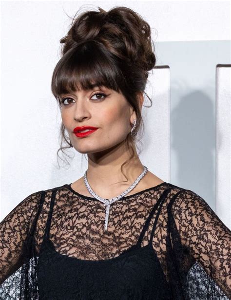 Clara Luciani elle annonce la naissance de son bébé dune adorable