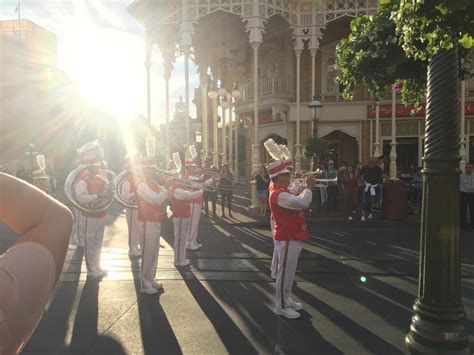 Amazing picture of the marching band at disney’s magical kingdom. : r/pics