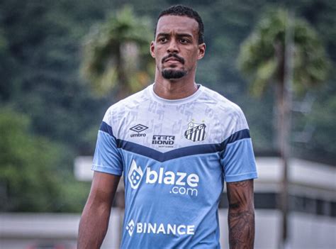 Emprestado ao Atlético GO Santos renova contrato de Luiz Felipe até