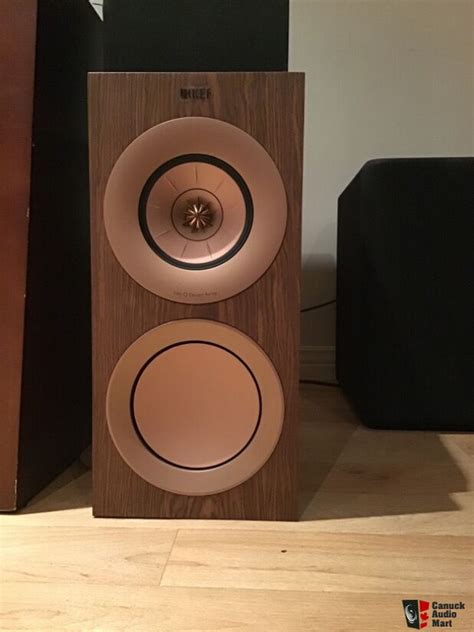 Kef R3 Originale Version High End Serve As Demo Color Walnut For Sale