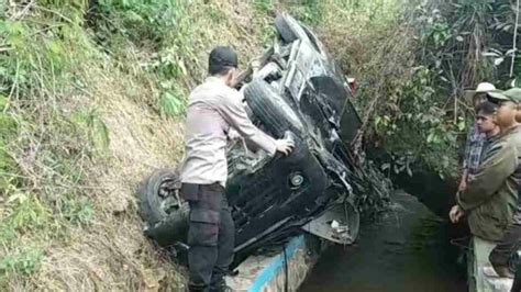 Mobil Masuk Jurang Di Garut 7 Penumpang Luka Luka