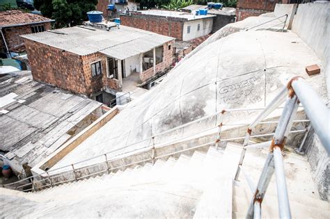 Prefeitura do Recife faz entrega de encosta no Alto José Bonifácio e