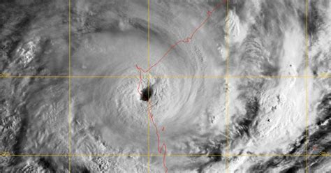 ELINE LEON Cyclone Tropical Intense Saison 1999 2000