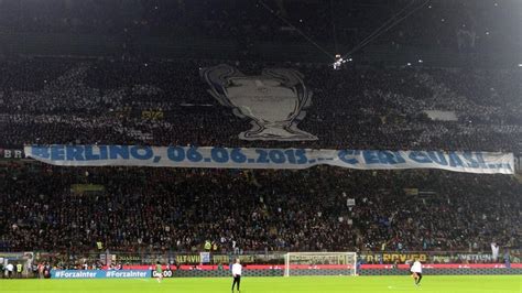 Inter Juventus la coreografia sfottò della curva nerazzurra Tuttosport