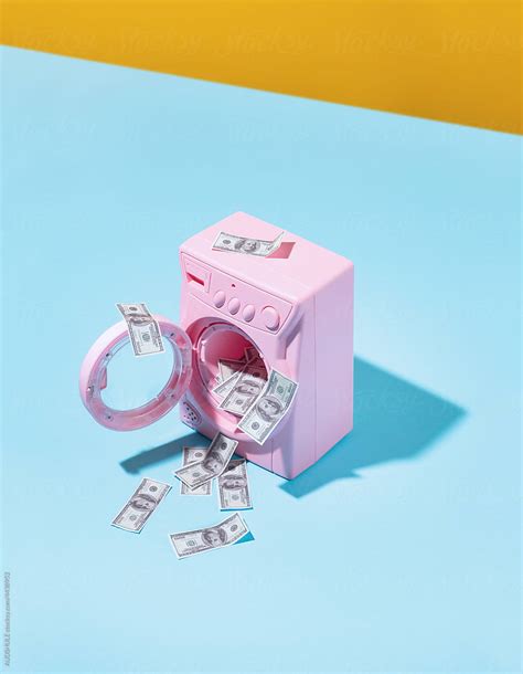 «Washing Machine Washing Dollar Bills.» del colaborador de Stocksy ...