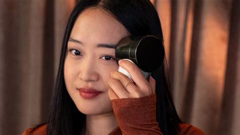 Ces2023にて「ロレアル」が一瞬にしてプロ級のアイブロウをかけるガジェット「loréal Magic Brow」を発表 Tabi Labo