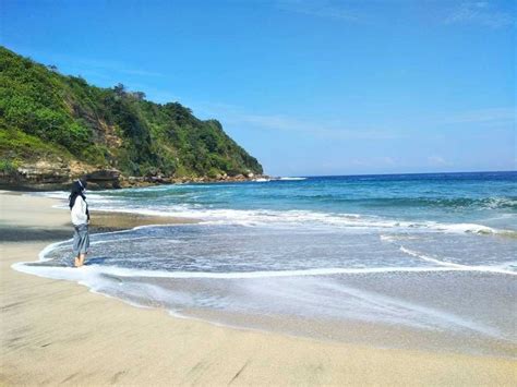 Pantai Keren Di Blitar Ada Raja Ampat Juga Lho