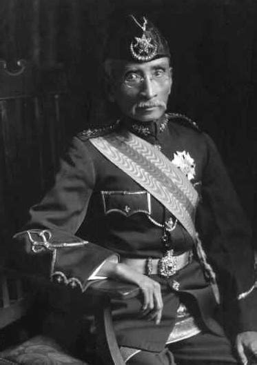 batu nisan  saf hadapan  masjid kota  kanan  kisahnya