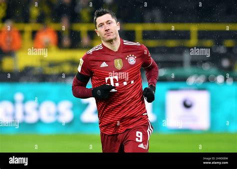 Robert Lewandowski Hi Res Stock Photography And Images Alamy