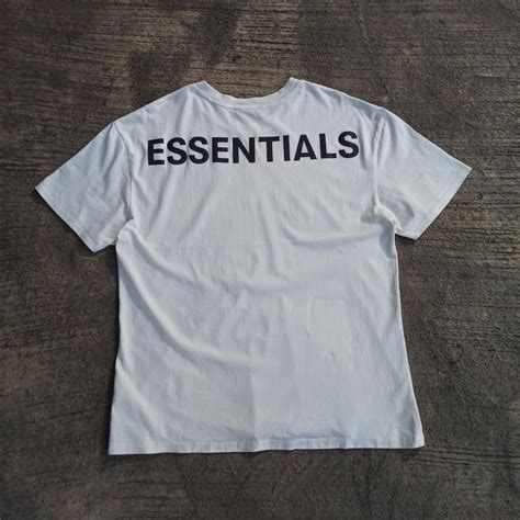 KAOS FEAR OF GOD ESSENTIALS REFLECTIVE Fesyen Pria Pakaian Atasan