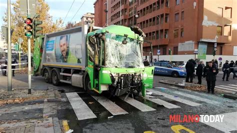 Milano Schianto In Via Bezzi Restano Gravi Le Condizioni Della 49enne