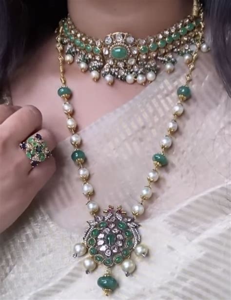 Pin By Lakshmi On Emerald Jewellery Antique Bridal Jewelry Indian