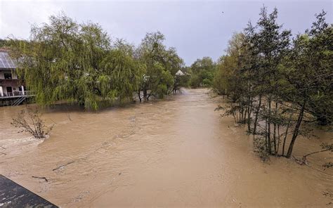 Unwetter im Saarland Starkregen sorgt für überflutete Straßen