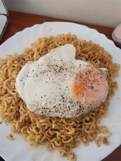 Lucky Me Pancit Canton With Egg Na Malasado 😋 Rfilipinofood