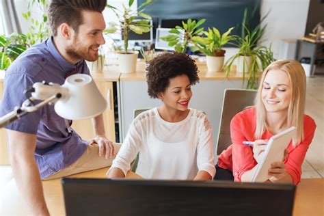 Concepto De Negocio Puesta En Marcha Y Personas Equipo Creativo