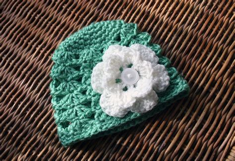 Tampa Bay Crochet: Crochet Baby Beanie with Flower