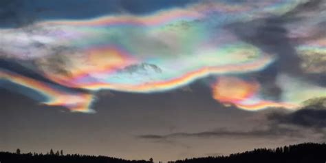 fascinating phenomenon rare rainbow clouds spotted   sky