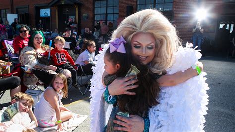 Despite bomb threat, evacuation Drag Queen Story Time show for kids goes on