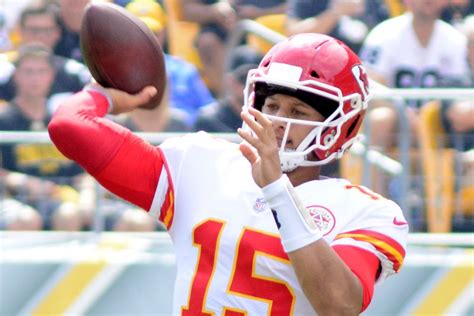 Patrick Mahomes Sets Chiefs Single Season Passing Touchdown Record