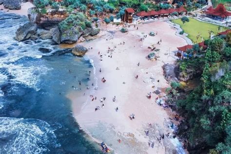 Berencana Bulan Madu Di Yogyakarta Coba Kunjungi Pantai Mesra Yang