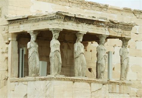 Pórtico das donzelas de erechtheum templo grego antigo na acrópole de