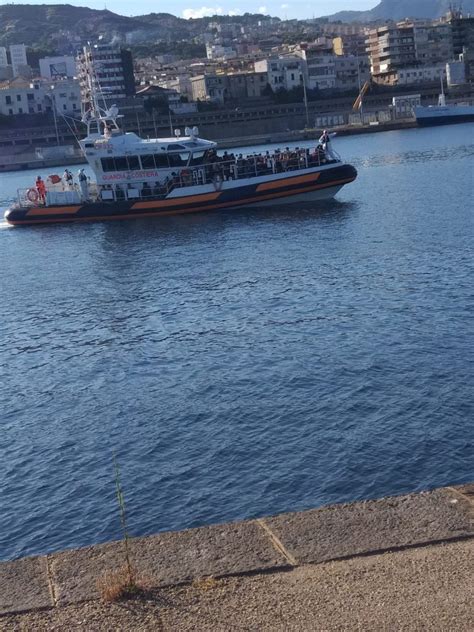 Reggio Calabria Ennesimo Sbarco Di Migranti Egiziani E Siriani