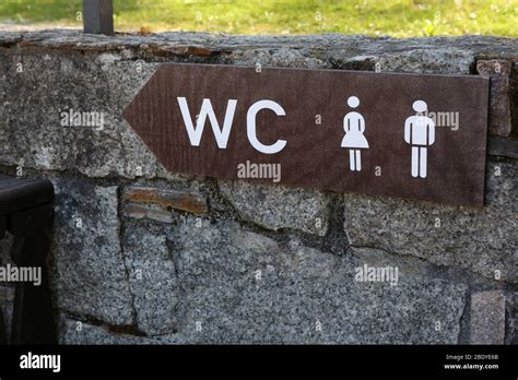 Toilettes En Bois Hi Res Stock Photography And Images Alamy