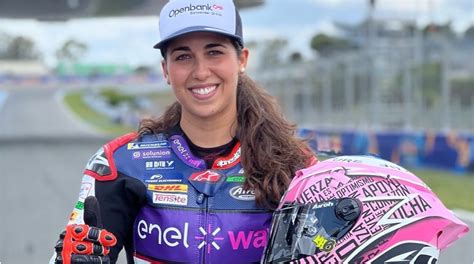 Fight Against Breast Cancer The Meaning Behind María Herreras Helmet