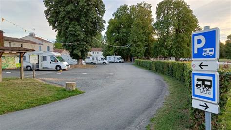 Area Sosta Camper Aire De Stationnement Camping Car A Rives D Autise In