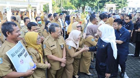 Pimpin Apel Terakhir Di Pemprov Jatim Gubernur Khofifah Dan Wagub Emil