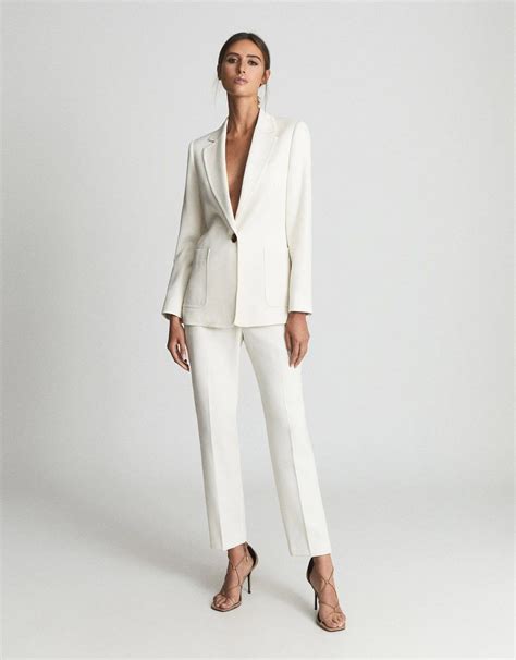 21 Chic Wedding Suits For Women Who Want To Rock A Bridal Suit Women