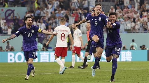 Argentina encuentra su fútbol vence a Polonia y se clasifica primera