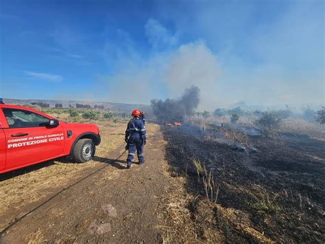 Incendio Di Vaste Dimensioni Nel Siracusano Intervenuti Elicotteri