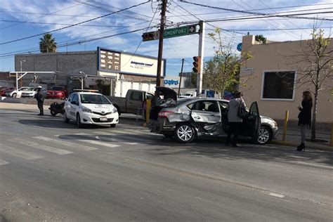 Sufren Aparatoso Encontronazo Por Ignorar Luz Roja